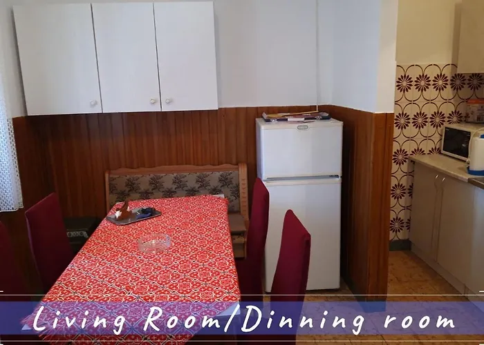 펜션 Near The Sea Vacation Parja 비스